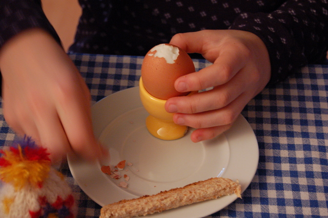 エッグスタンドで卵を食べよう 角野恵子 パリ Paris Tokyoソシエテ ボンヌの往復書簡ブログ