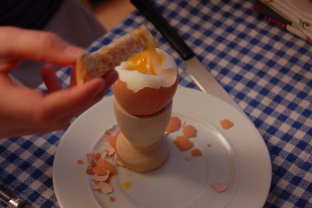 エッグスタンドで卵を食べよう 角野恵子 パリ Paris Tokyoソシエテ ボンヌの往復書簡ブログ