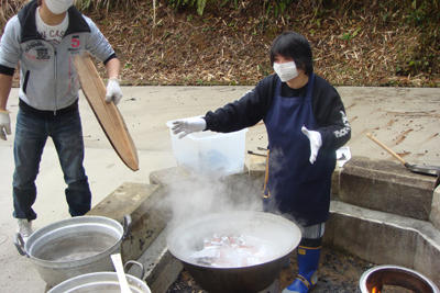 炊き出し訓練を実施。_a0154110_11432998.jpg