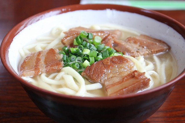 沖縄北部、牛肉そばで有名な前田食堂_d0225318_9152982.jpg