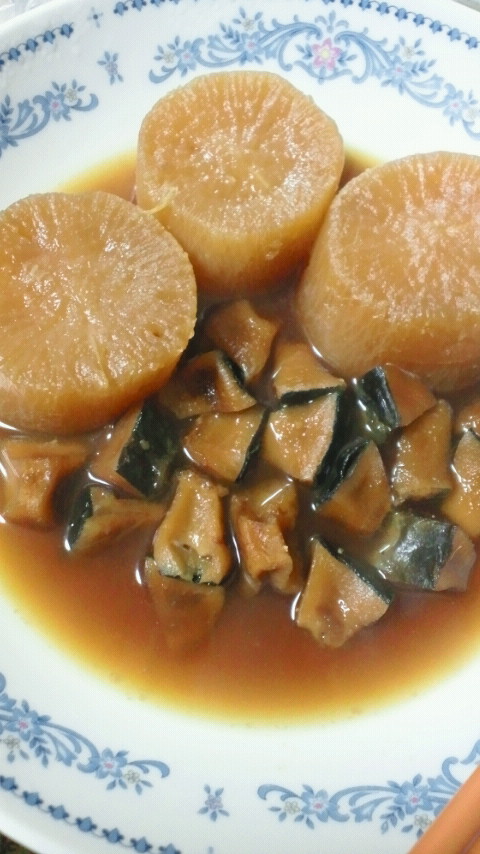鯨コロと大根の煮付けw 楽しく楽しく 鯨コロと大根の煮付けw 楽しく楽しく