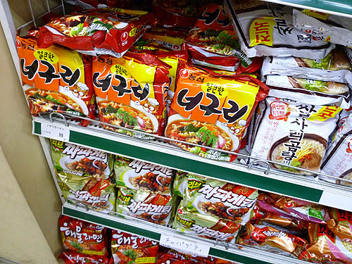【新大久保情報】韓国食材の買出しへ…新大久保コリアンタウン(2011年3月)_c0152767_23135862.jpg