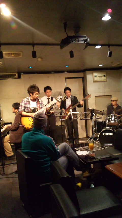 水曜日 ギタリスト必聴!_b0115606_1171683.jpg
