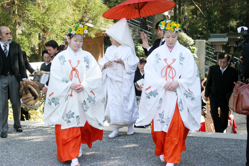 大神神社三輪明神の結婚式宮司さん巫女さん 関西で一番いいわ レストランウエディングエブリワンのブログ エブログ 06 6448 1055