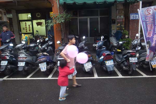 台北の朝 僕は恋をする いつもココロに マーク