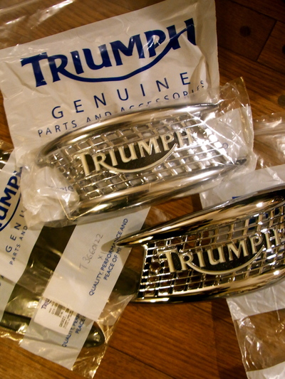 トライアンフ TRIUMPH タンクマーク タンクバッチ ハモニカ