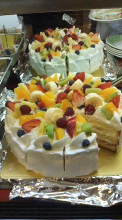 【コンの写メ日記♪】今月のスペシャルケーキは「春色のフルーツケーキ」です！_c0069047_13392219.jpg