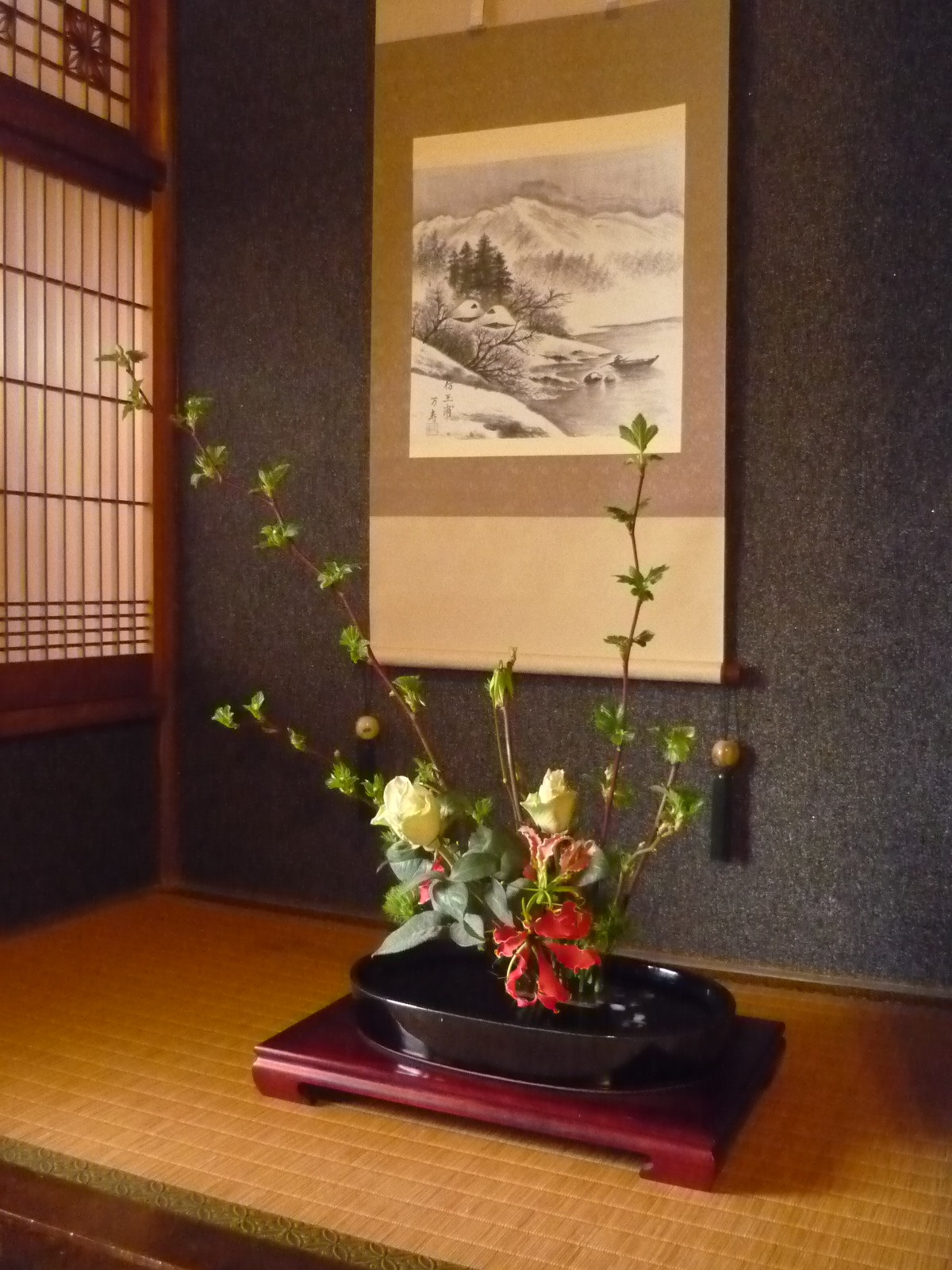 床の間の花が新しくなりました ごはんカフェ三郎です 床の間の花が新しくなりました ごはんカフェ三郎です