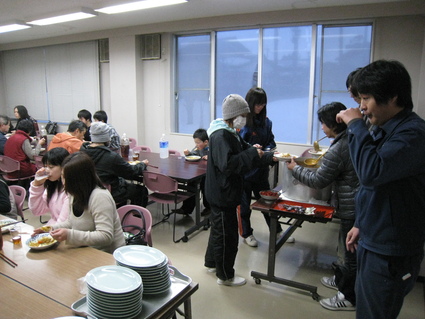 炊出し_e0038701_20531758.jpg
