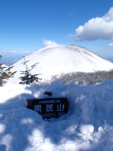 浅間山の展望台　雪の黒斑山_c0177814_1840277.jpg