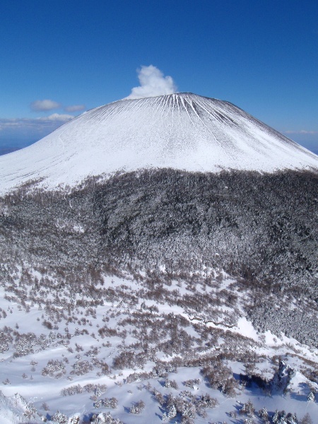 浅間山の展望台 雪の黒斑山_c0177814_18413654.jpg