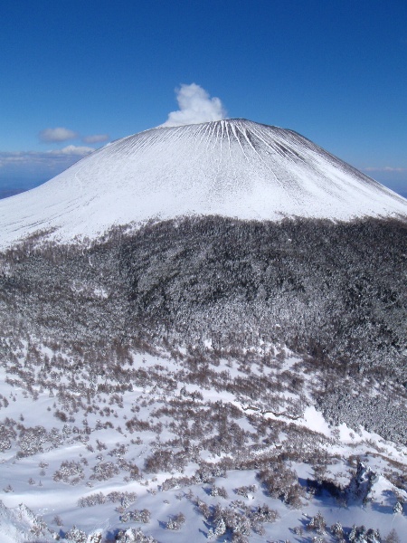 浅間山の展望台　雪の黒斑山_c0177814_18413654.jpg