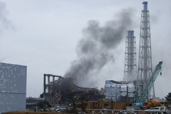 福島原発３号機の大爆発は何だったのか？：水素爆発？水蒸気爆発？核爆発？_e0171614_9424093.jpg