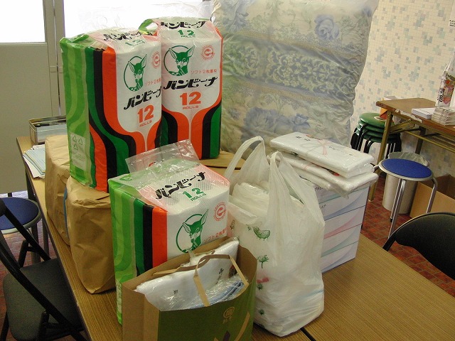 ふじさんめっせで被災地に送る支援物資の収集_f0141310_8353697.jpg