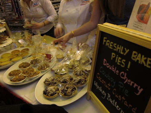 A Huge Bake Sale at Grand Central _c0120817_1238562.jpg