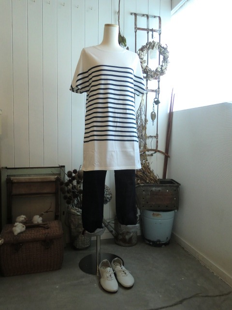 机まわりの整理整頓グッズ。_a0164280_1265273.jpg