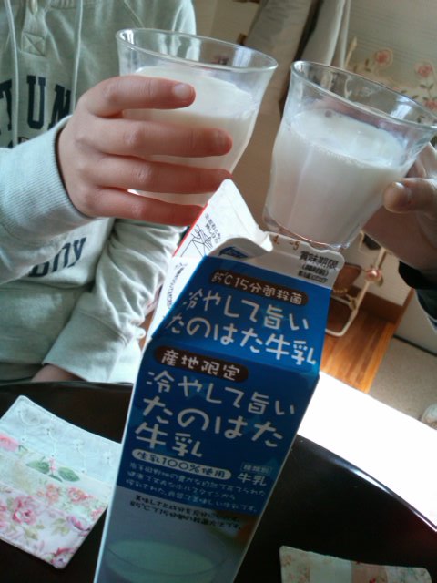 牛乳飲んだ_d0165645_14165149.jpg