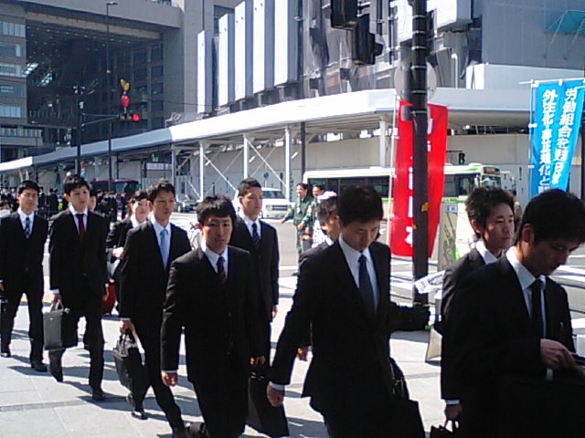4月1日(金)JR西日本本社前その2_d0155415_9381825.jpg