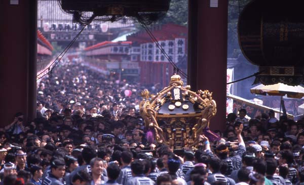 早々と、浅草寺の三社祭の開催中止も決定したらしく・・・・_e0101846_12294856.jpg