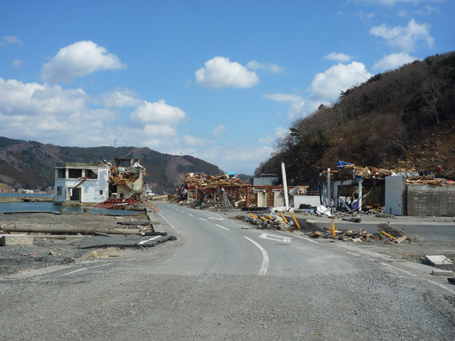 私が感じた女川の惨状 3/28レポートその2_f0044846_20512925.jpg