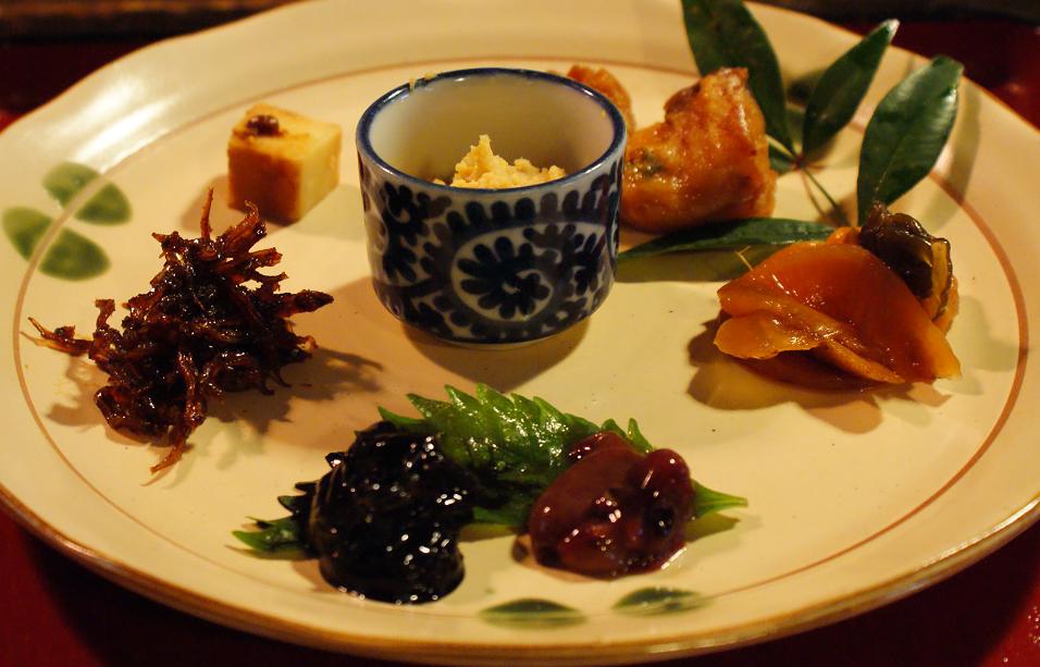 神戸酒心館で暦酒「うすにごり」と5品盛をいただく_b0063958_18201173.jpg