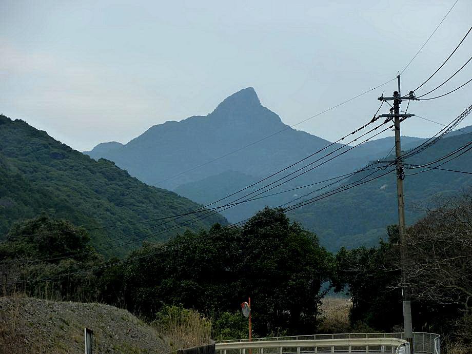 虚空蔵山と波佐見の枝垂桜_b0177493_17211821.jpg