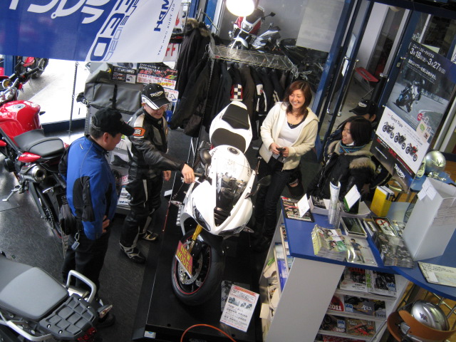 デイトナ675R 入荷!!_d0100125_13423967.jpg