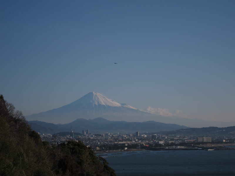 ”よっ、日本一！！”ー青空に浮かぶ富士山をバックに壮大な景色に感動_e0138081_9324414.jpg