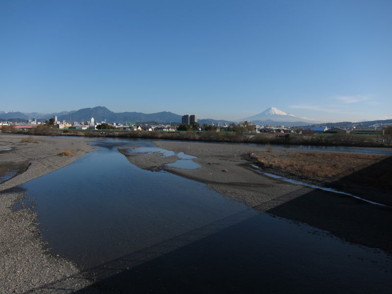”よっ、日本一！！”ー青空に浮かぶ富士山をバックに壮大な景色に感動_e0138081_946174.jpg