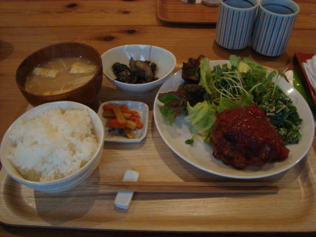 西荻窪「アパートメント食堂 なか川」へ行く。_f0232060_1121066.jpg