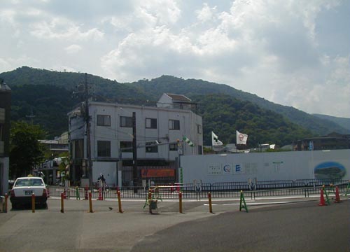 ●嵐山駅前の変化、その82(広場)_d0053294_1104998.jpg