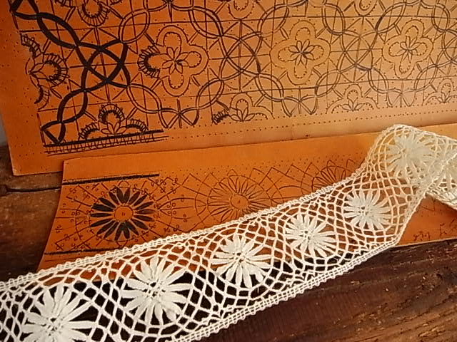 ボビンレースのプリッキング、レースセット : Doily