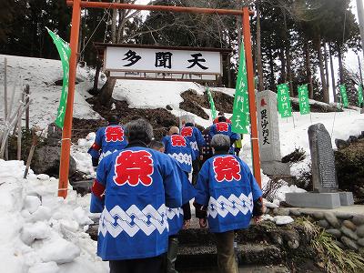 陣場下「多聞天春季大祭」に招待 初節句を祝う_b0092684_1872078.jpg