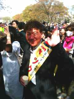 【Sakura 2011】 東京西部 vs 東京東部 + 謎の男_f0077051_112568.jpg