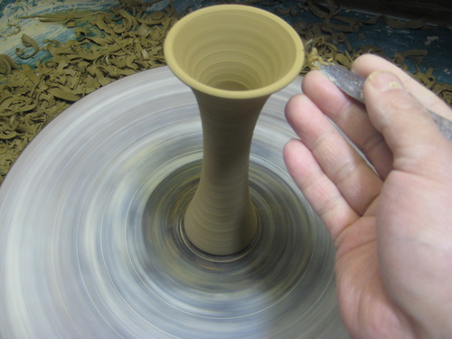小さめの花器の削り作業。_d0195183_23451463.jpg