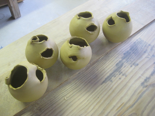 小さめの花器の削り作業。_d0195183_2348509.jpg
