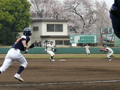 4月7日 東都大学野球2部 専修大対拓殖大 _b0166128_1462412.jpg