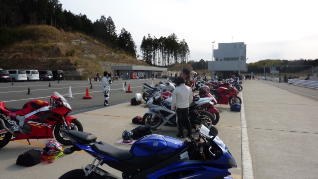 2011/04/03(日)ラ・パラ！in 鈴鹿ツインサーキット バイククラスタオフ_b0029688_7313635.jpg