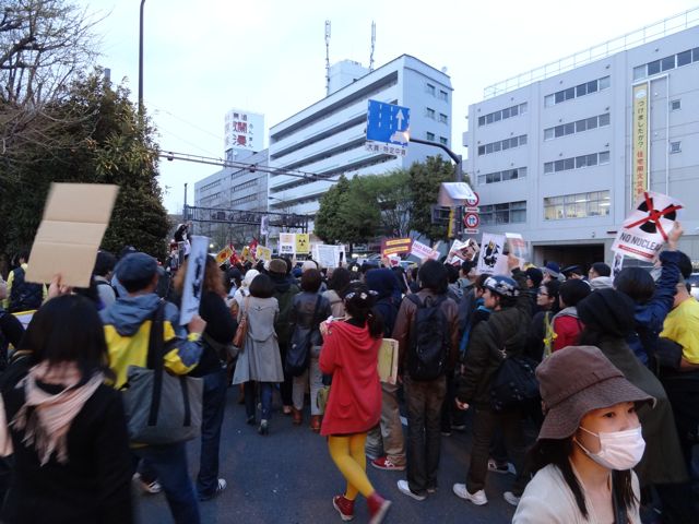 4.10高円寺脱原発デモ_f0030644_826581.jpg