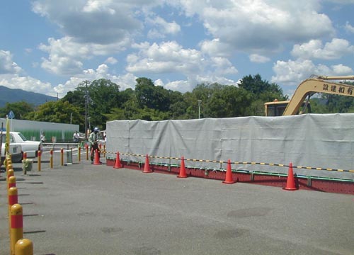 ●嵐山駅前の変化、その88(売店、脇道から広場)_d0053294_22404689.jpg