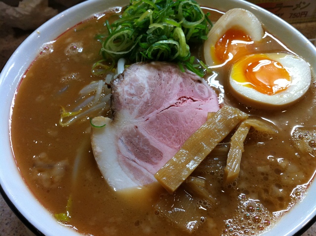 ととち丸ラーメン　もうブラック定番にしてｗ_e0204698_22171656.jpg