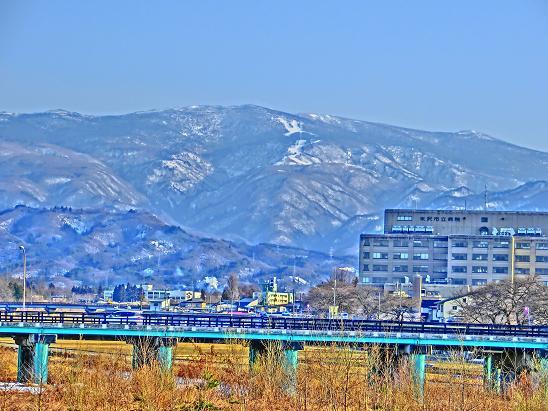 残雪が輝く吾妻連峰と相生橋_c0075701_22432455.jpg