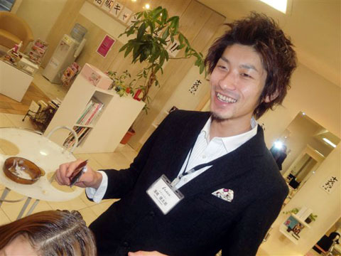 【八尾店】◇◆スタッフ紹介◆◇ スタイリスト濱崎健太郎_c0080367_18534898.jpg