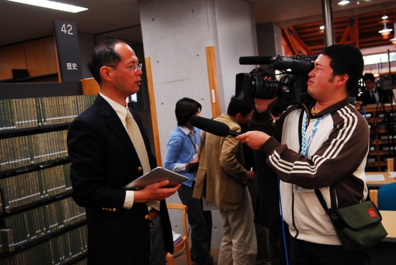 中村伊知哉さんが名誉館長の武雄市MY図書館オープン_d0047811_1937659.jpg