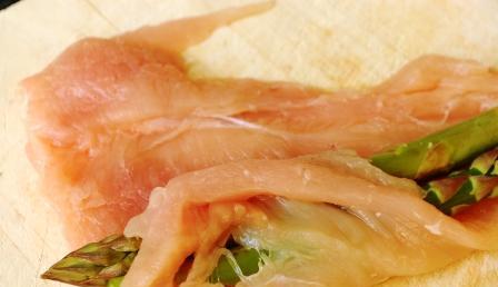 チキンとアスパラのベーコン巻き_d0104926_4554525.jpg