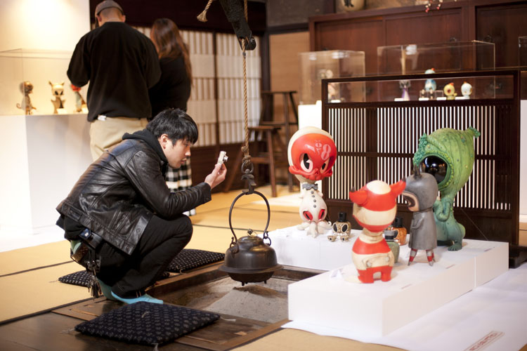 Monsters and Misfits展、開場直後。_a0077842_211679.jpg