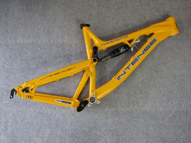 INTENSE TRACER 2 入荷！_e0069415_14404599.jpg