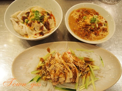 town gasで棒棒鶏、タンタン麺を習う_d0088196_959346.jpg