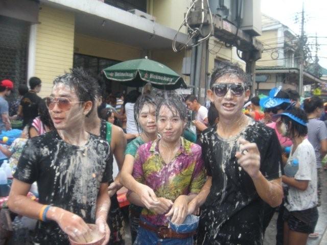 タイのお正月は「ソンクラン」（水掛祭り）で開幕！_a0118411_1542022.jpg