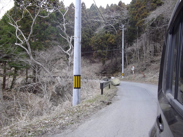 小竹浜への道路【2011/4/8】_b0219510_2215314.jpg